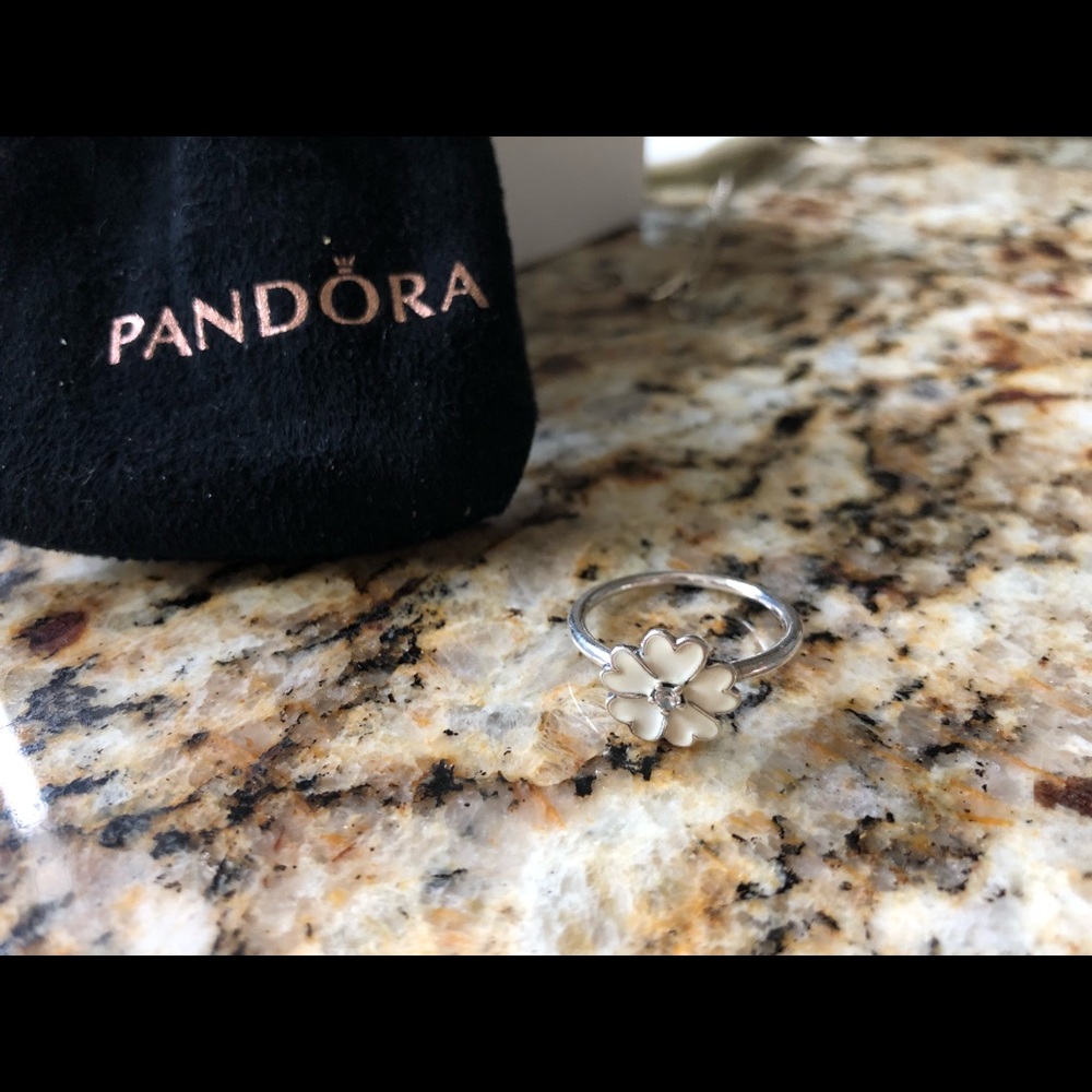 Pandora Daisy ring